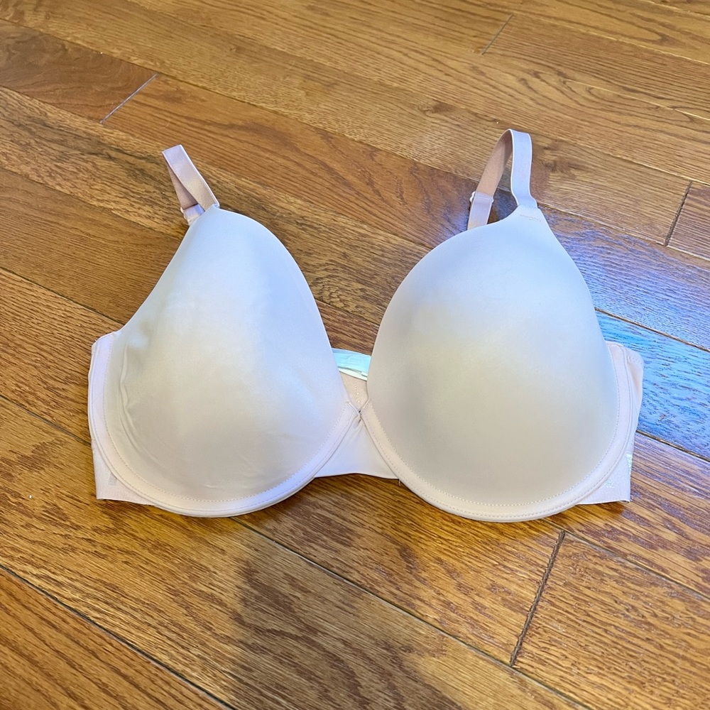 PINK Logo T-Shirt Bra 36DD in pale pink